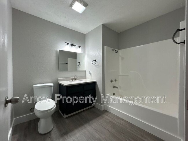 Building Photo - 940 27th St