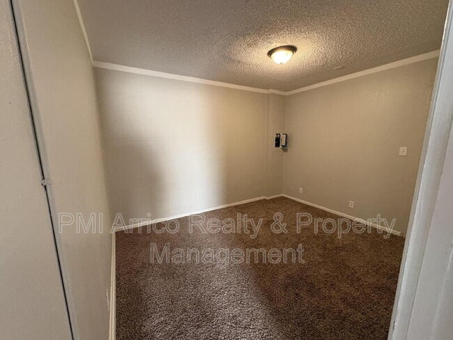 Building Photo - 4009 Forecast Dr