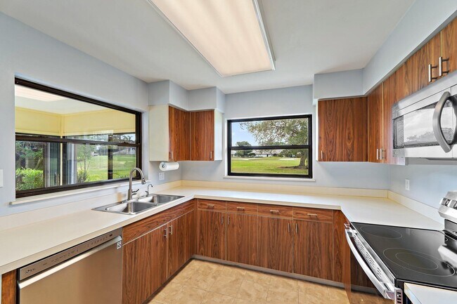 Building Photo - 2711 SW Egret Pond Cir