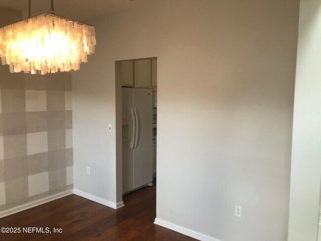 Building Photo - 12887 Dunns View Dr