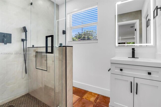Building Photo - 850 SW 12th Ct