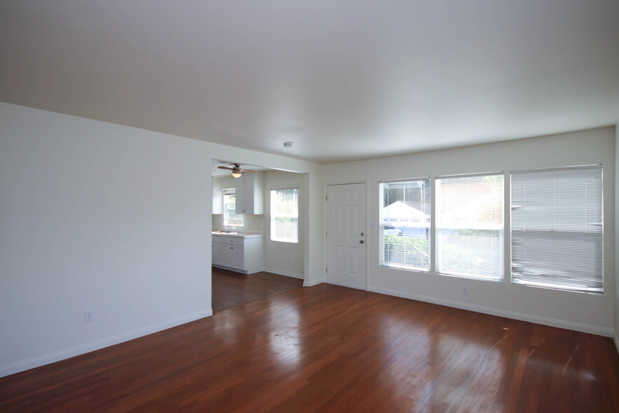 Building Photo - 3148 Abella St