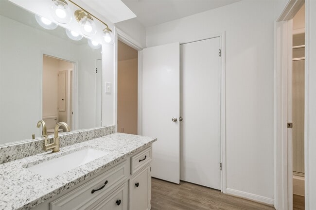 Building Photo - 3311 Palm Desert Ln