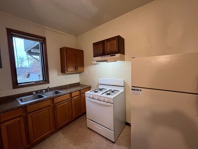 Primary Photo - 201 E 1st St