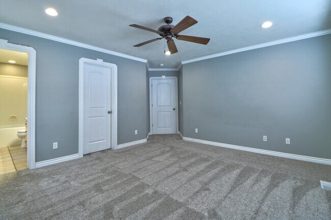 Building Photo - New reduced rent!