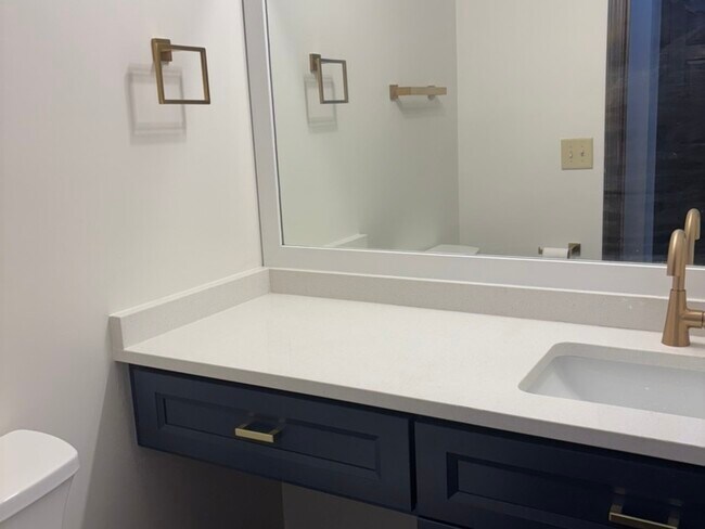 Building Photo - 4080 N Parkside Dr