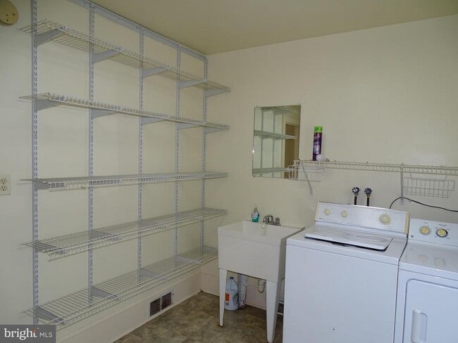 Building Photo - 7512 Friendship Village Rd