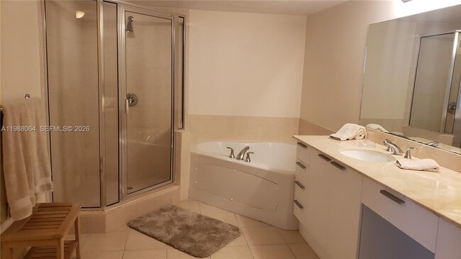 Building Photo - 16699 Collins Ave