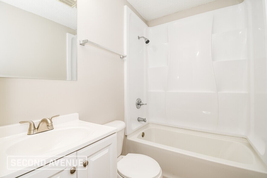 Building Photo - 6114 Delmar Pl
