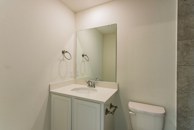 Building Photo - 326 Shasta Dr