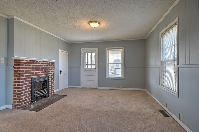 Building Photo - 1408 W College St