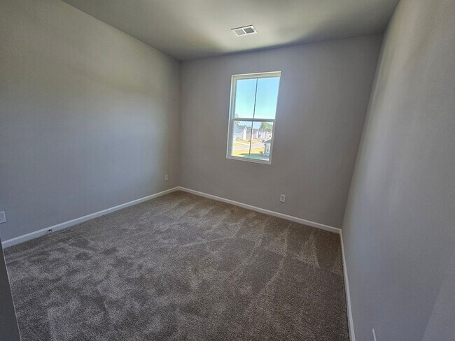 Building Photo - Waterway Commons - 4 Bedroom / Single Car ...