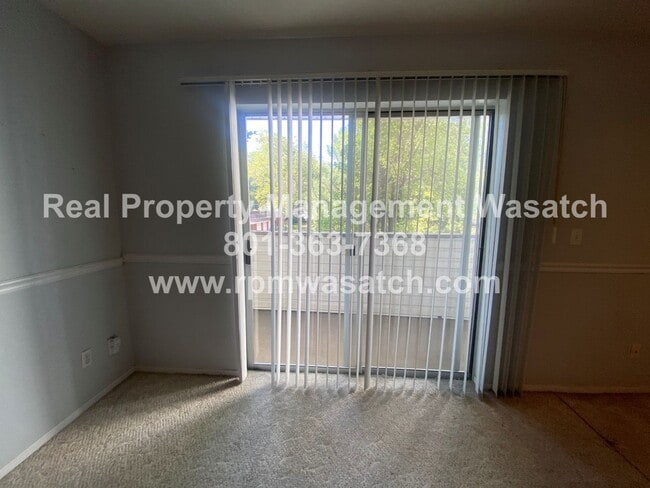 Building Photo - Charming 3 Bedroom 2 Bathroom Downtown Condo!