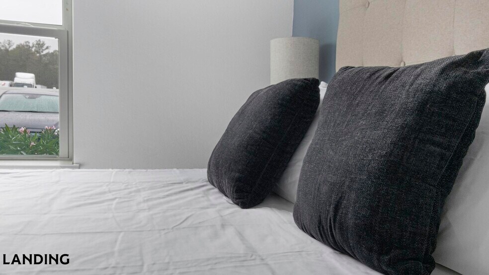 Building Photo - 12525 Tibbets Ln