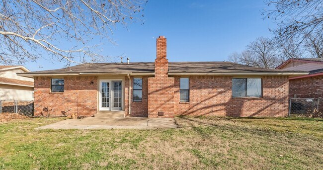 Building Photo - 13502 S Fern St