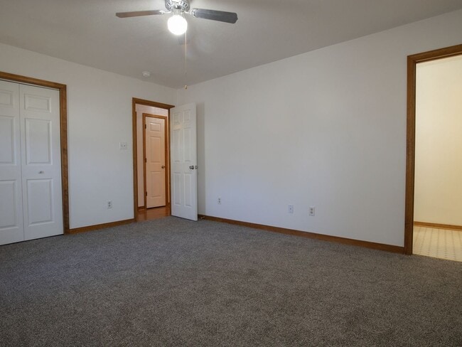 Building Photo - Updated Chesterfield 3BR with Large Yard