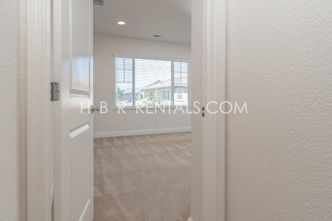 Building Photo - Beautifully Updated 3-Bedroom, 3-Bath Home with Modern Amenities in Mountain House