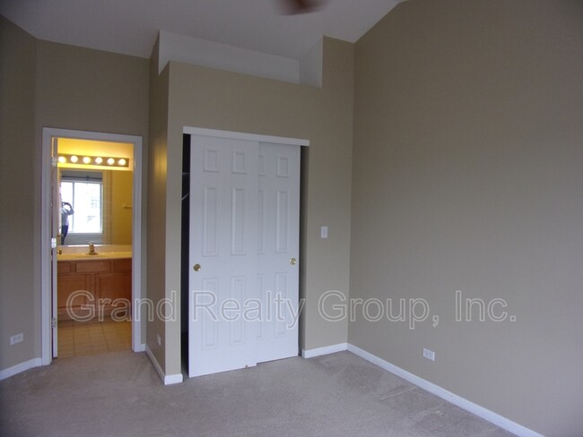 Building Photo - 652 S Rosehall Ln