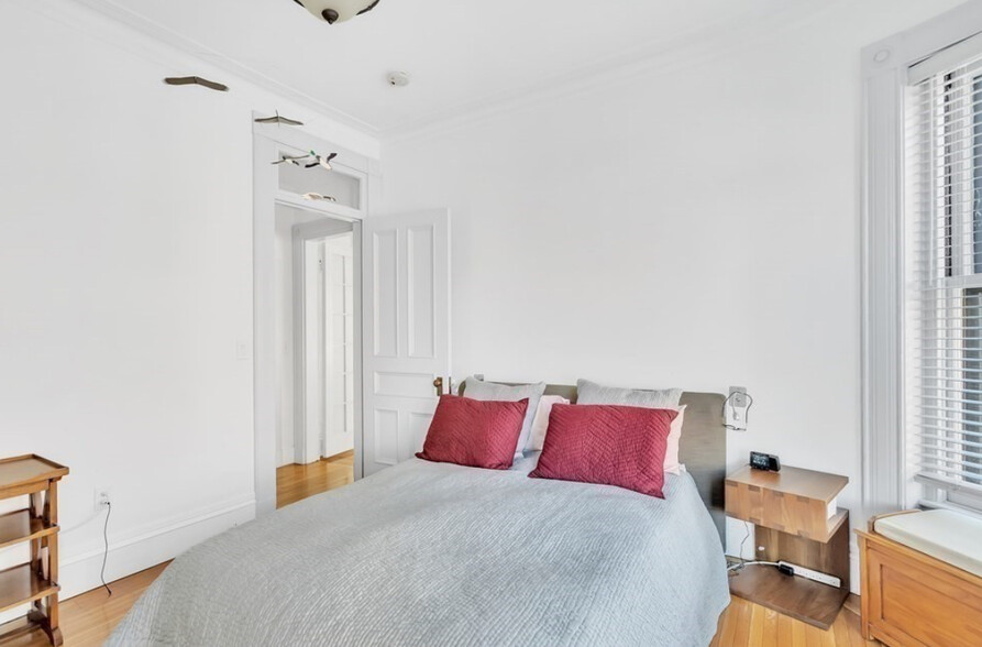 Building Photo - 11 Farnsworth St