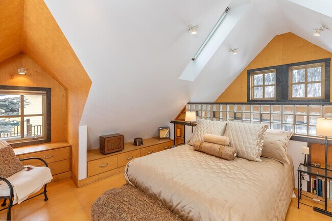 Building Photo - 216 E Galena Ave