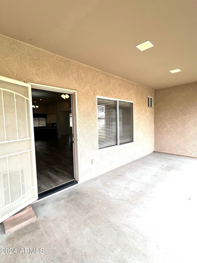 Building Photo - 3464 E Thornton Ave