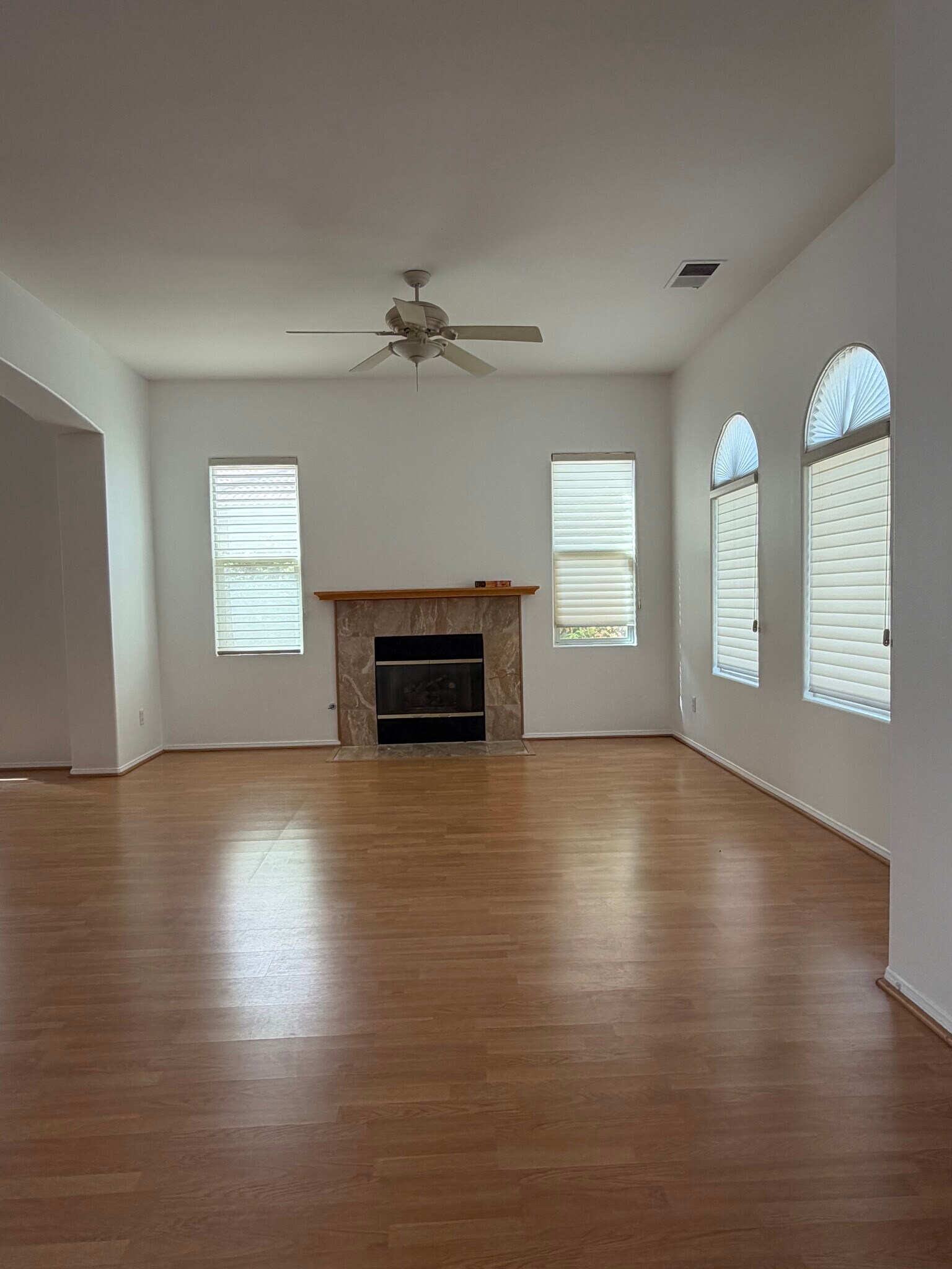 Building Photo - 48638 Barrymore St