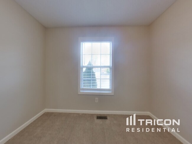 Building Photo - 170 Belle Ln
