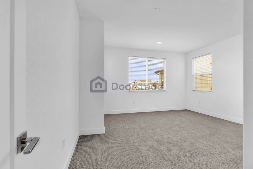Building Photo - 16819 Karsen Ln
