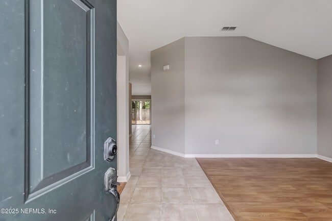 Building Photo - 9642 Pritmore Rd E