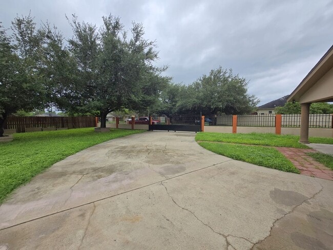 Building Photo - 126 La Silla Dr