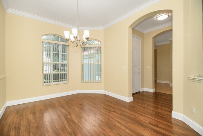 Building Photo - 10136 Kingsbridge Ave