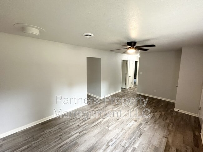 Building Photo - 2409 Cottonwood Pl