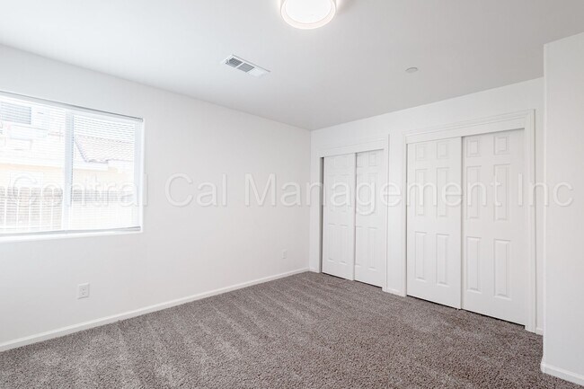 Building Photo - 129 E 8th St