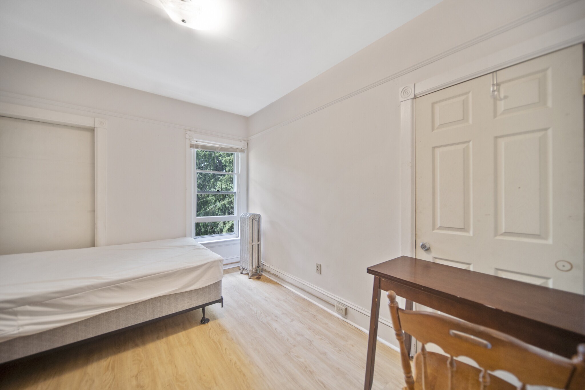 Building Photo - 921 E State St