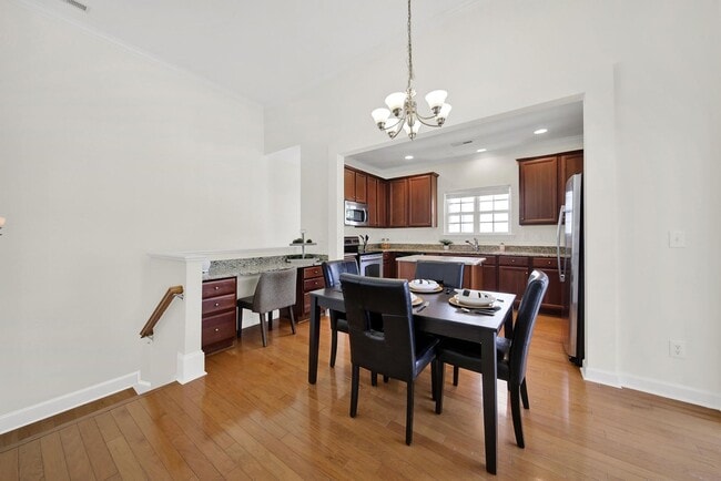 Building Photo - Lovely Two Bed Two Bath Townhome in Ballan...