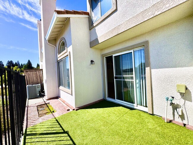 Building Photo - 4378 Conejo Dr