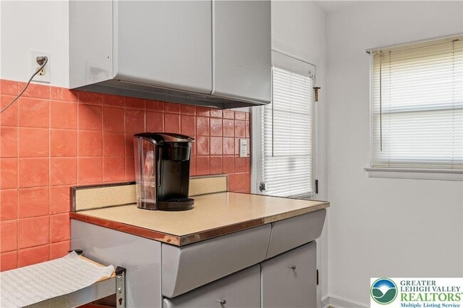 Building Photo - 732 N St Lucas St