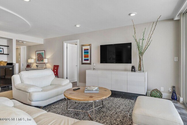 Building Photo - 1601 Ocean Dr S