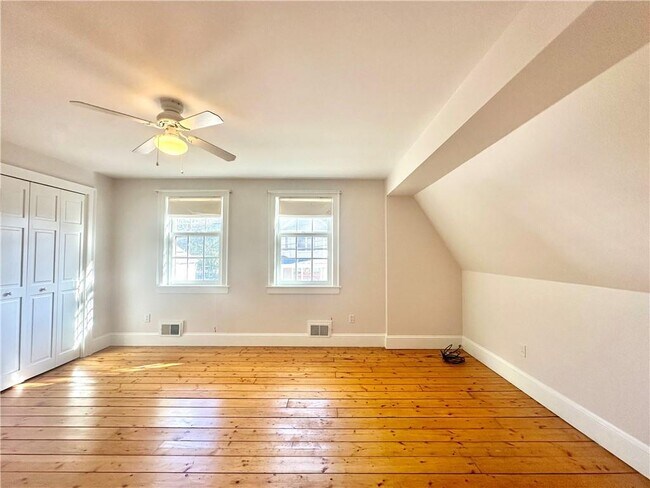 Building Photo - 12 Johnson Ct