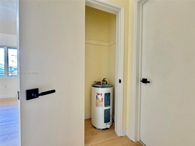 Building Photo - 715 NE 122nd St