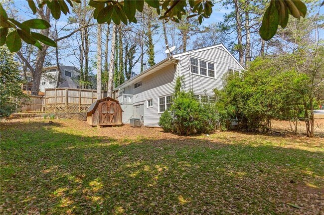 Building Photo - 2866 Highland Dr SE