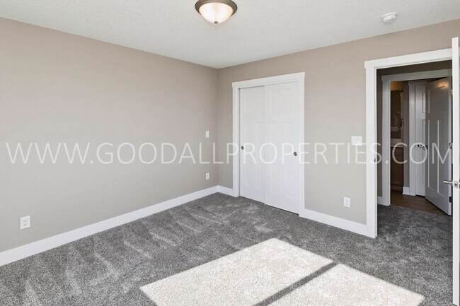 Building Photo - Stunning ranch-style home in Altoona featuring 4 bedrooms and 3 bathrooms, with a finished walk-o...