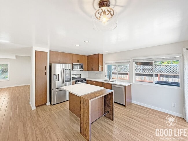 Building Photo - Modern 3BD/1.5BA Townhome in Tierrasanta with Kitchen Island, Private Yard, Pool & Tennis Court