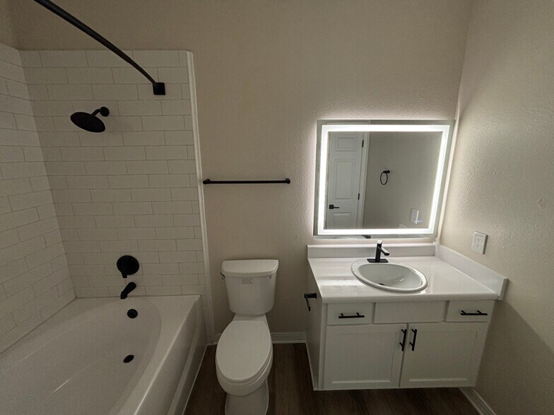 Building Photo - 250 S Stagecoach Trail