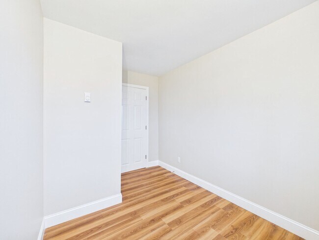 Building Photo - 715 Newhall St