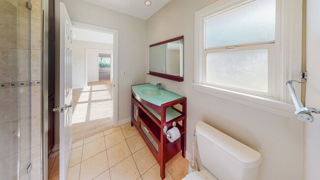 Building Photo - *** Gorgeous 4 bed 3 bath Single Family Ho...