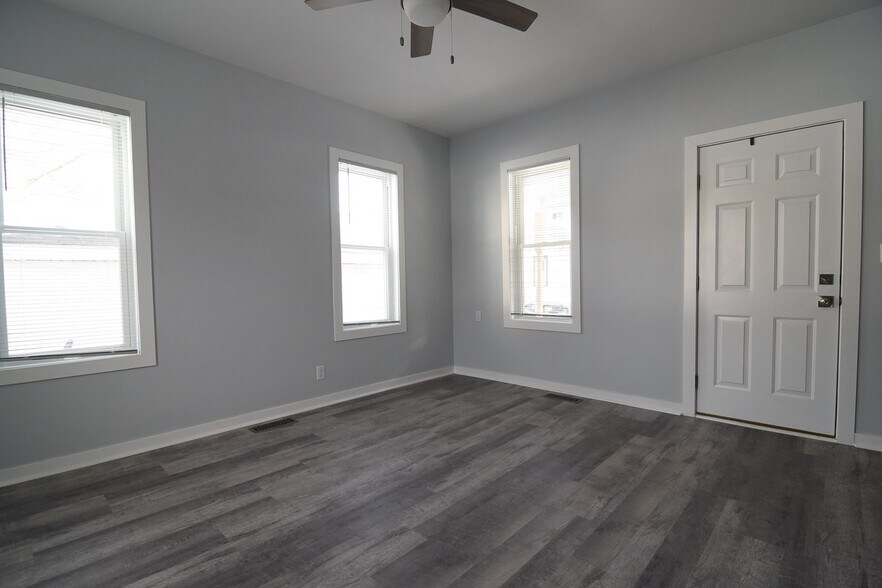 Building Photo - 5938 5th Ave