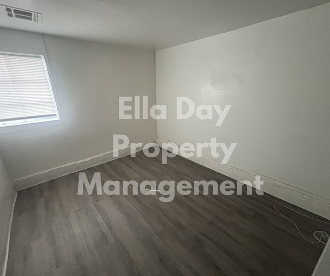 Building Photo - 1801 S Glenn Ave