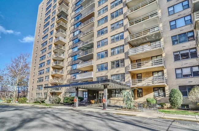 Building Photo - 201 St Pauls Ave