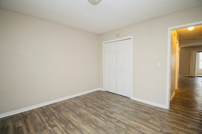 Building Photo - 2 Bedroom, 2 Bath Condo at Village Creek -...